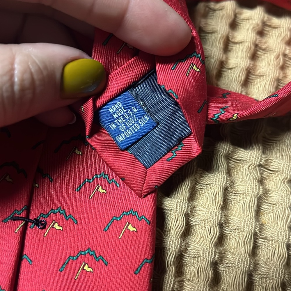Vineyard Vines | Ledge Rock Red Neck Tie Men’s 100% Silk Imported - Picture 4 of 5